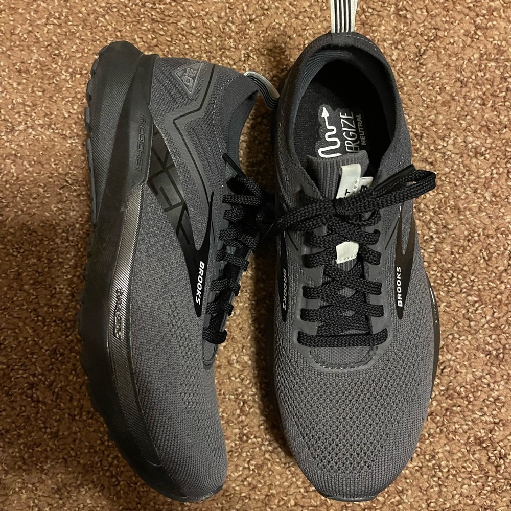 Brooks Ricochet Tennis Shoes
